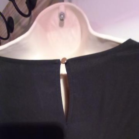 Bell sleeves black floral top - Picture 7 of 7